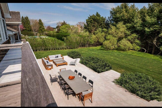 Building Photo - 108 Mill Creek Close