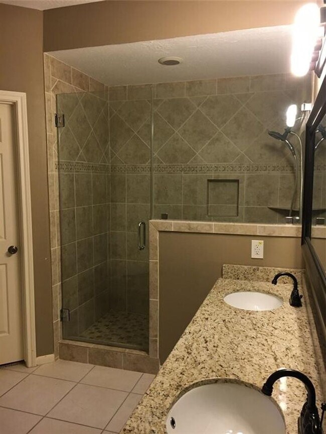 Building Photo - Beautiful 1 story home in Bay Glen!