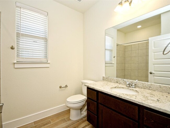 Building Photo - 406 Parkline Dr