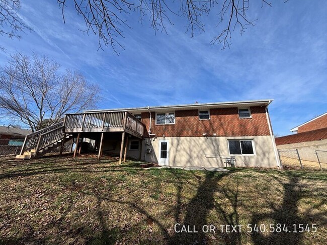 Building Photo - 449 Missimer Ln