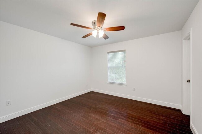 Building Photo - 8705 Davis Oaks Trail