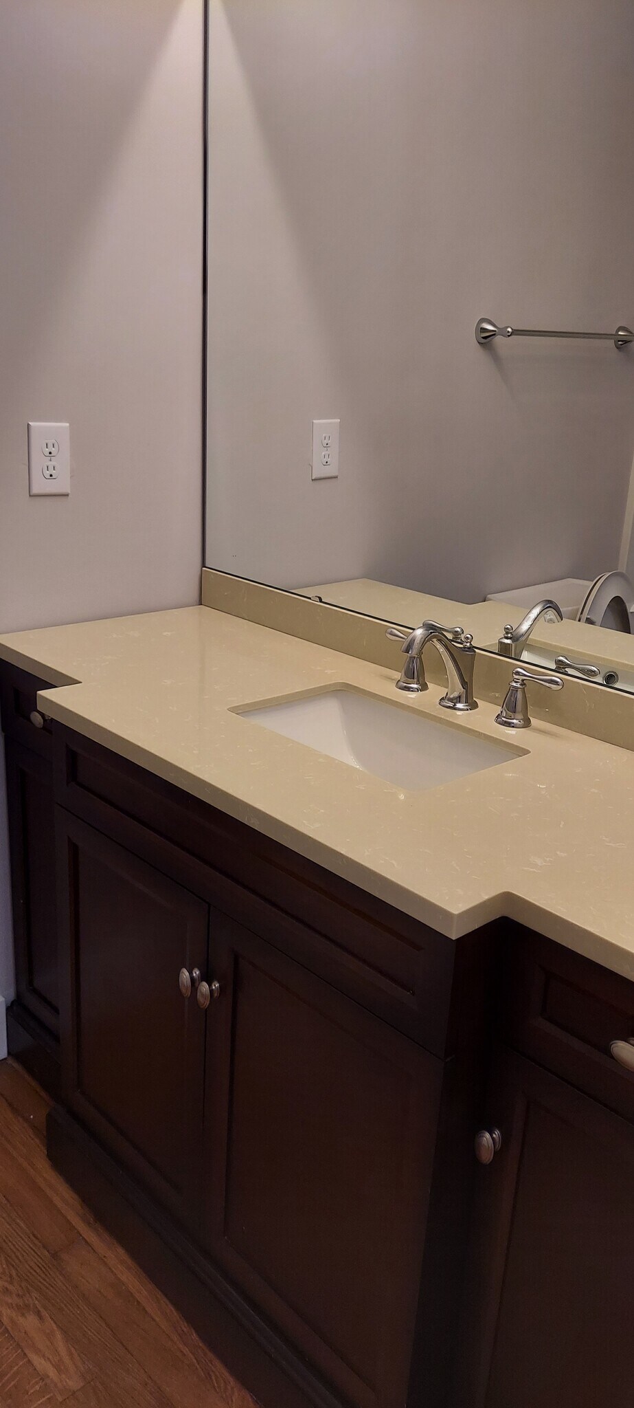 Master bath - 907 Cherry Ln