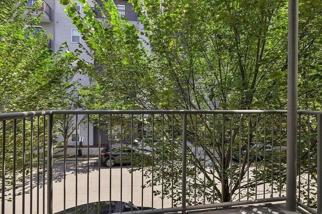 Building Photo - Great condo in East Nashville off Gallatin...