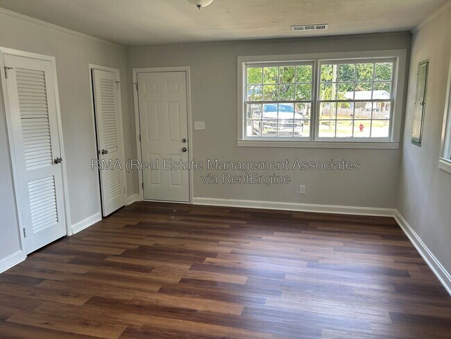 Building Photo - 1342 Drewery Ave