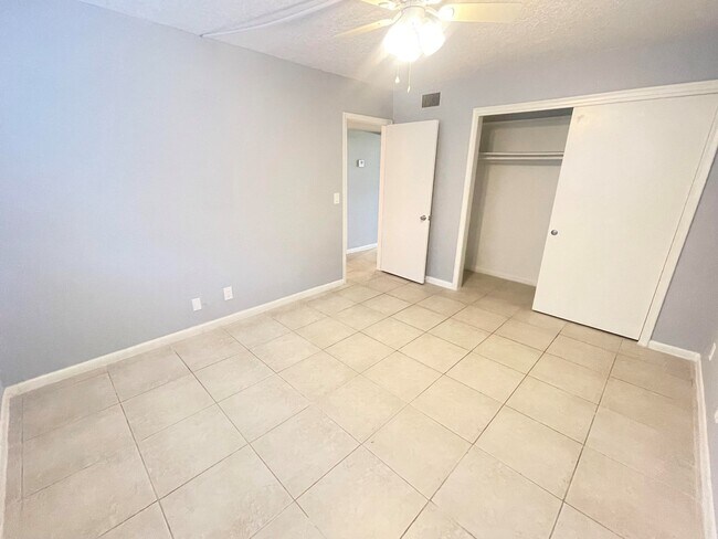 Building Photo - 200 Croton Ave