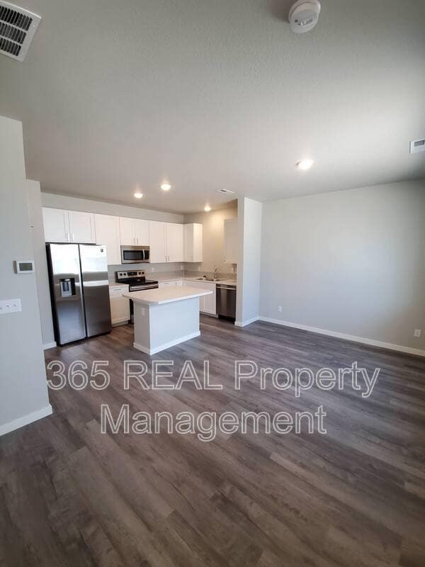 Building Photo - 701 Applegate Trail