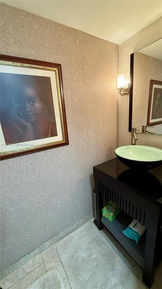 Building Photo - 150 SE 25th Rd