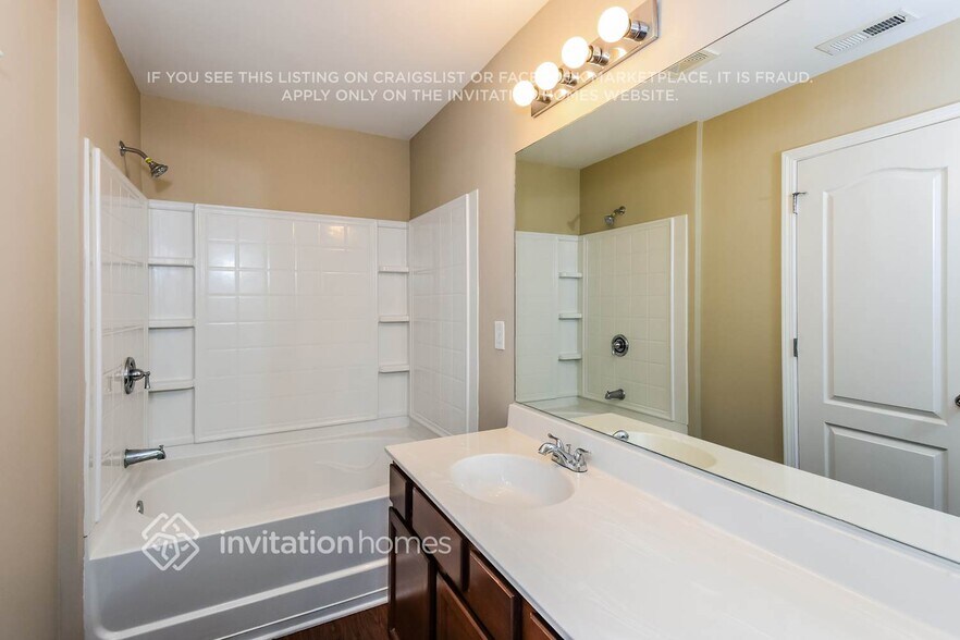 Building Photo - 483 Lobdale Falls Dr