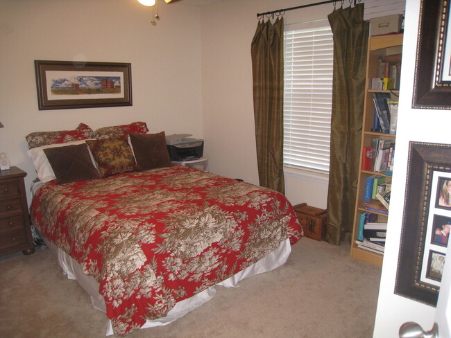 Building Photo - Open Floor Plan