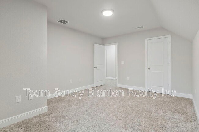 Building Photo - 5402 Parkside Dr