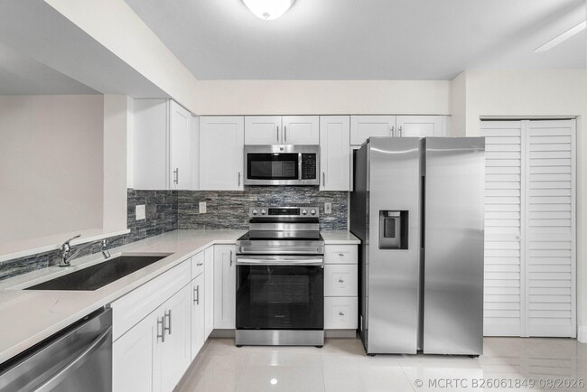 Building Photo - 7290 Kinghurst Dr