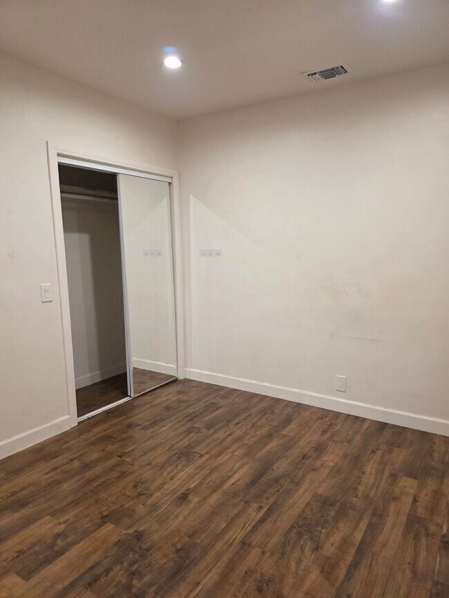 Building Photo - 746 N Virginia Ct