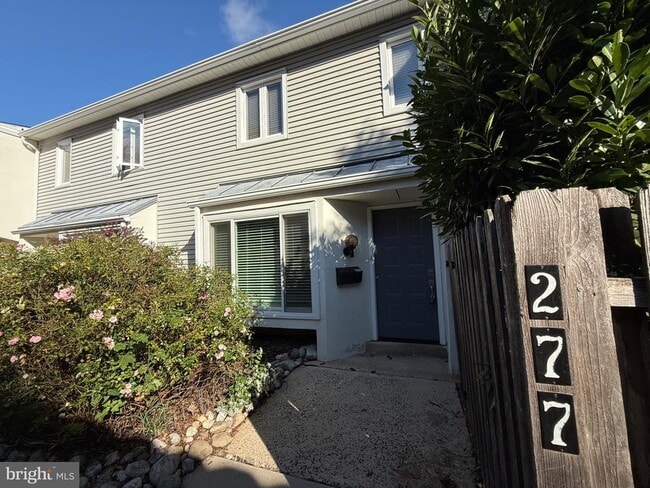 Primary Photo - 277 W Chelsea Cir