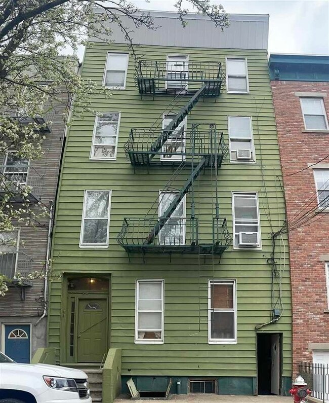 Building Photo - 316 5th St