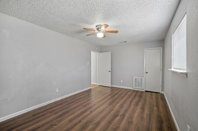 Building Photo - 722 Prairie Creek Dr