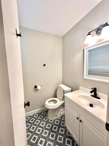 Building Photo - 1322 Shorecrest Dr