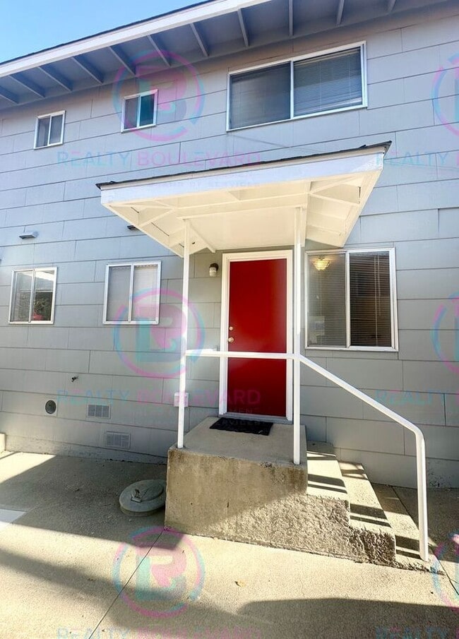 Building Photo - Delightful One-Bedroom + Office Near Idlewild Park