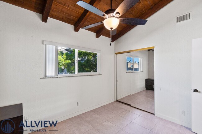 Building Photo - Highly upgraded 3 bed 2 bath condo availab...