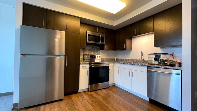 Building Photo - Modern 2 Bedroom / 2 Bath at Ke Kilohana | 31st Floor | Internet Included | 1 Parking