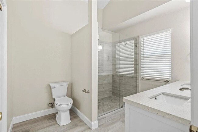 Building Photo - Updated Contemporary 3 Bed / 2 Bath Home w...