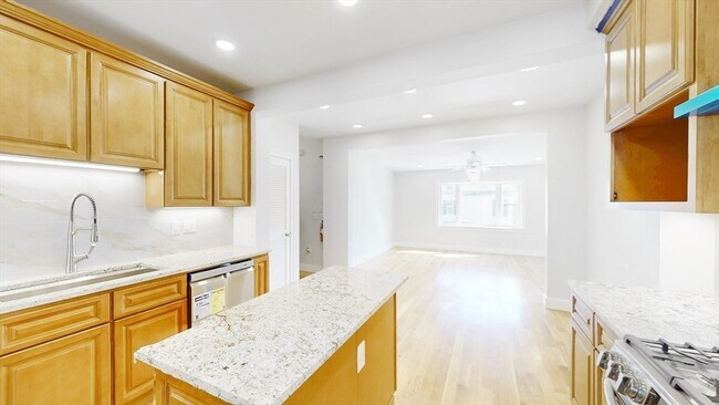 Building Photo - 48 Rockwell St