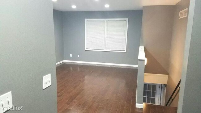 Building Photo - 2 br, 1 bath Townhome - 13 1/2 Morningside Dr