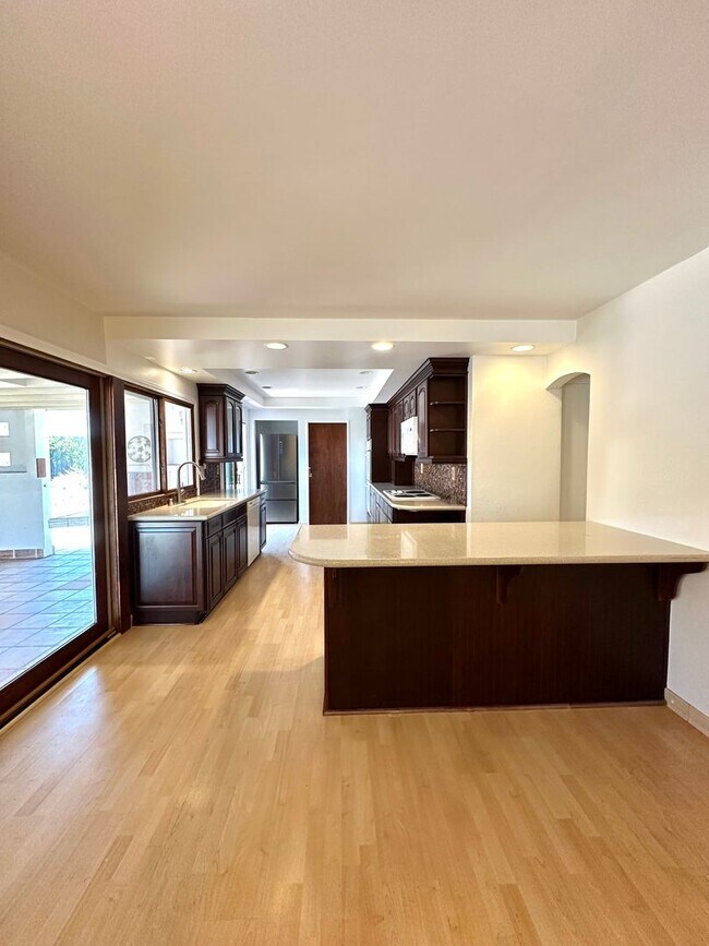Building Photo - Desirable 4 bedroom home in Mountain View ...