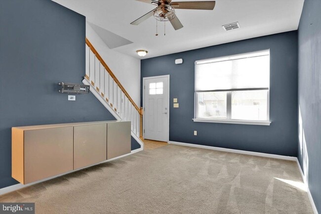 Building Photo - 7 Rowand Way E