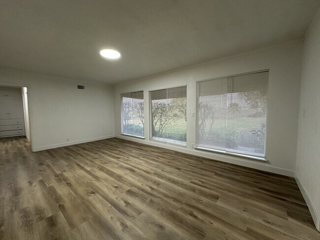 Building Photo - 13051 Baker Ave