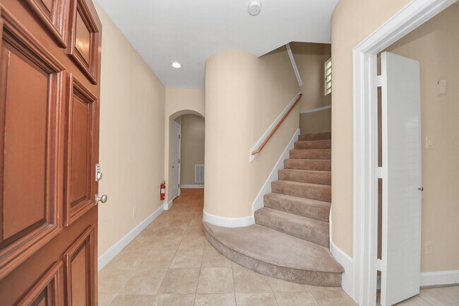 Building Photo - 3703 Main Plaza Dr