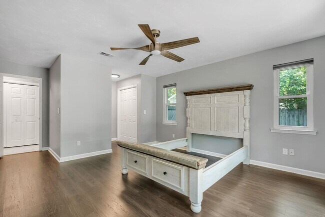 Building Photo - 4916 Heathe Dr