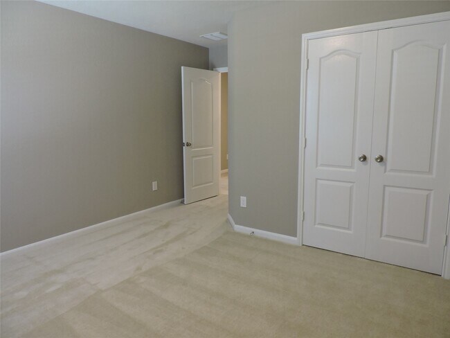 Building Photo - 1102 Upton Ct
