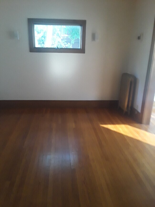 Family Room - 1057 Washington Ave