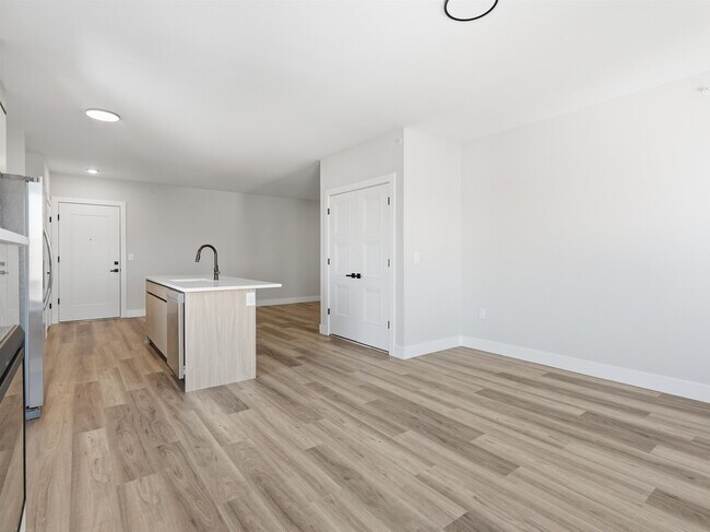 Building Photo - 304 61st St