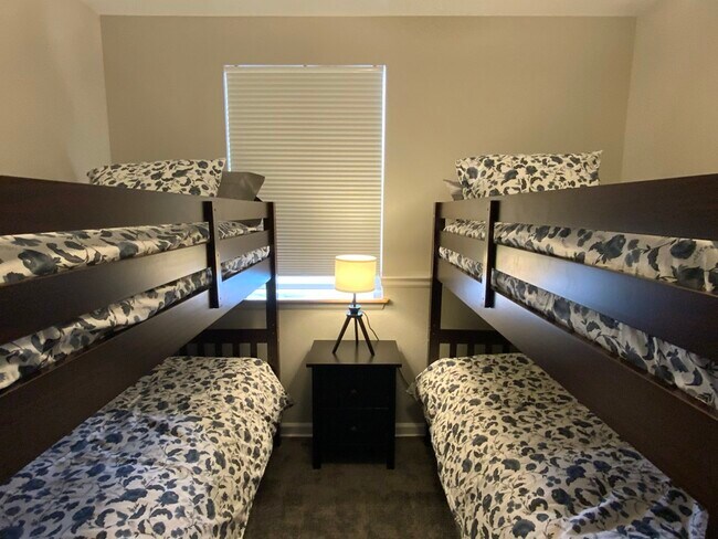 Building Photo - 115 Spinner St