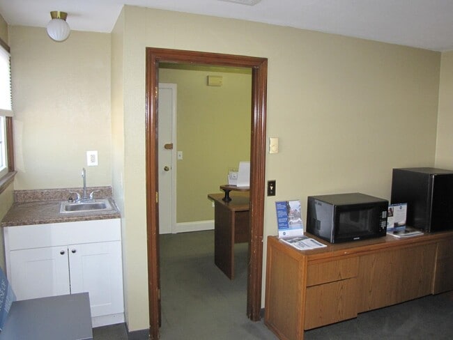 Building Photo - 1100 Valley St