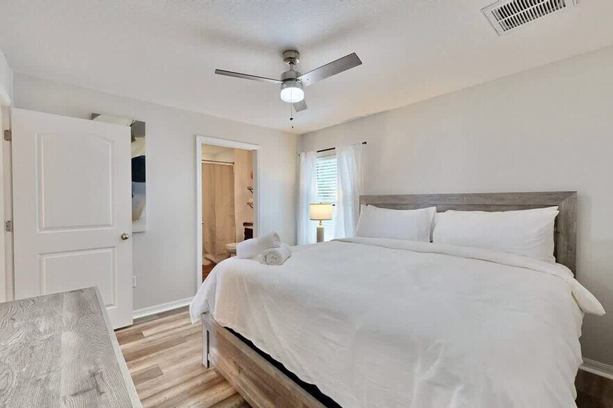 Building Photo - 6367 Enterprise Dr