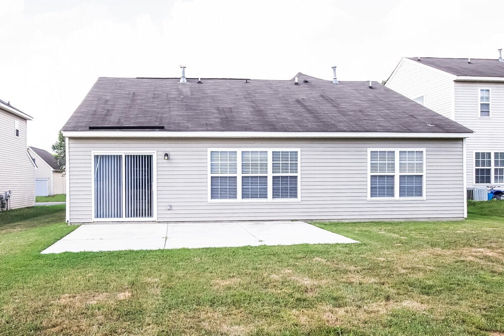 Building Photo - 10120 Green Hedge Ave