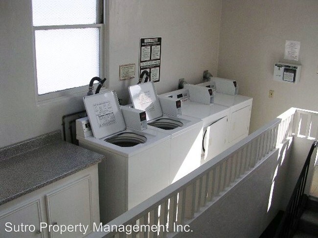 Building Photo - 611 E 20th St