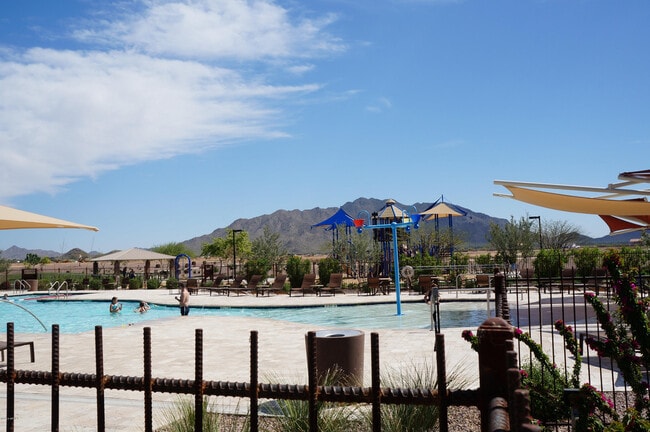 Building Photo - 2190 E Hazeltine Way