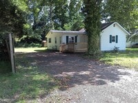 Building Photo - 423 Bouy St