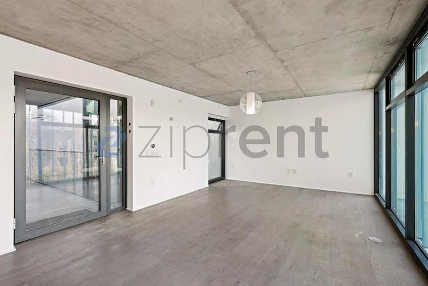 Building Photo - 8 Octavia St