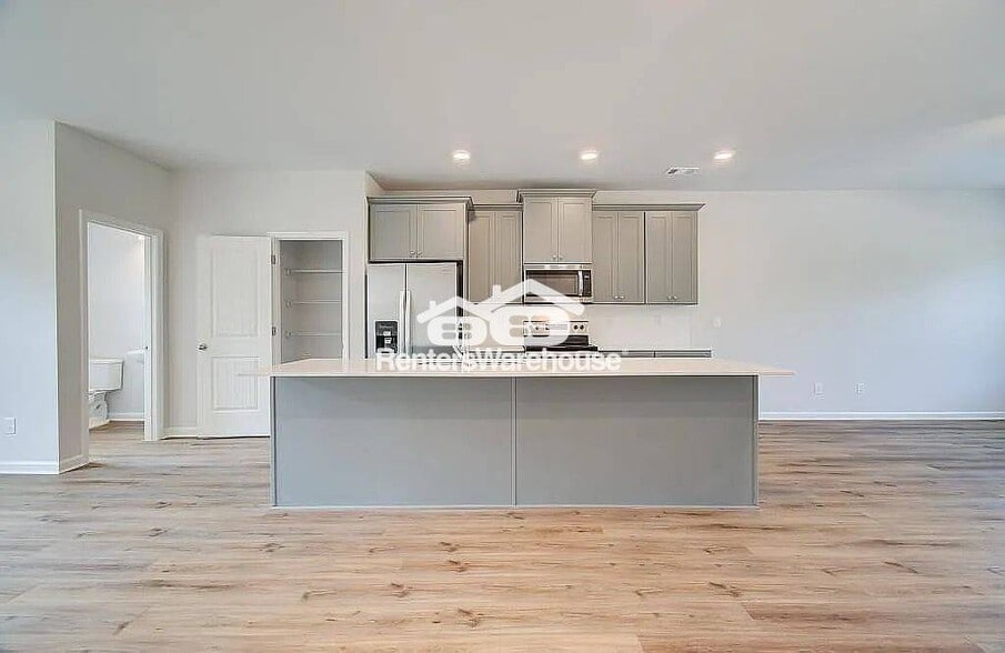 Building Photo - 3203 Bateman Dr
