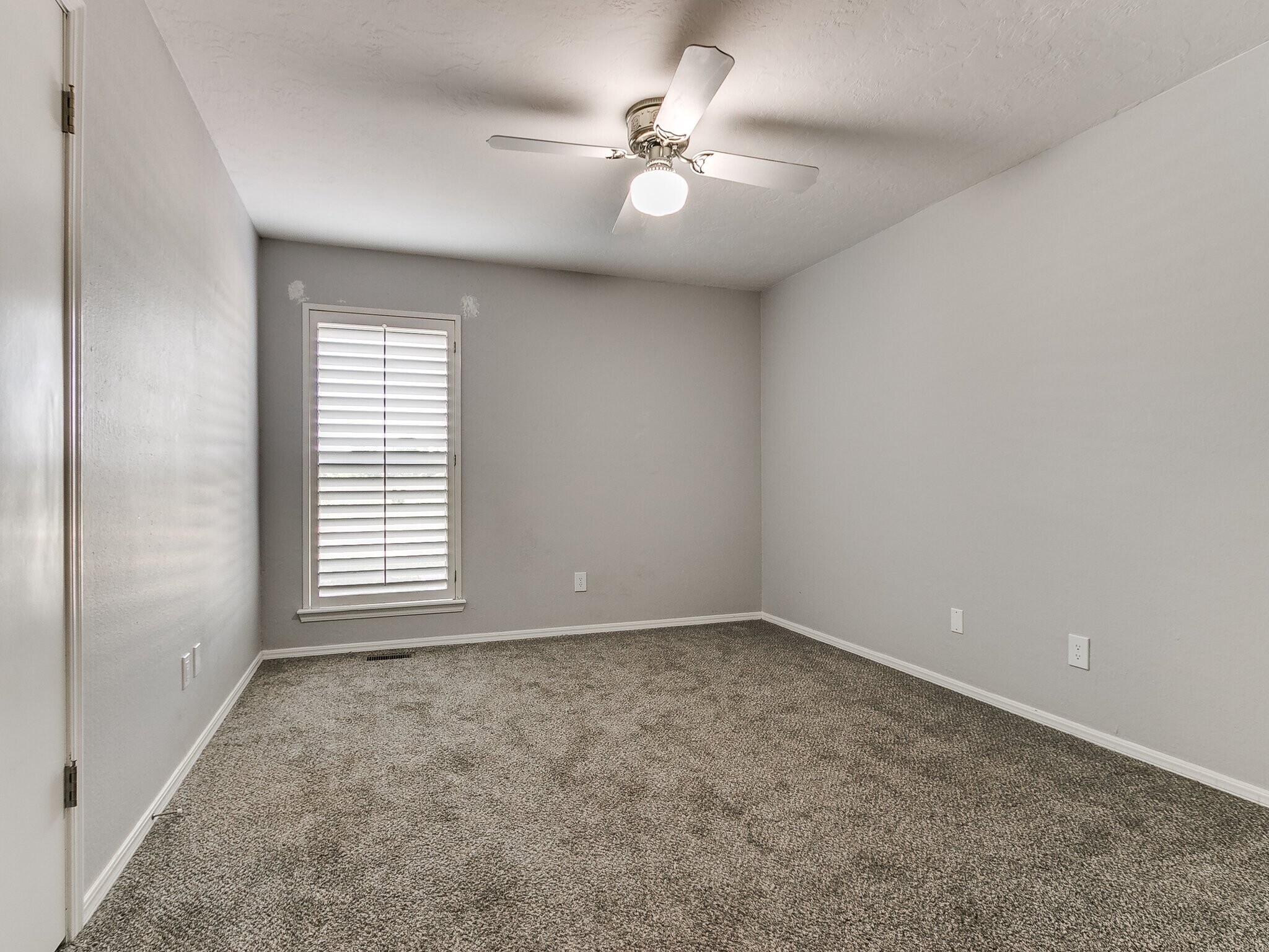 Building Photo - 9906 Mantle Dr