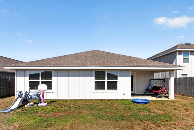 Building Photo - 727 Quintana St