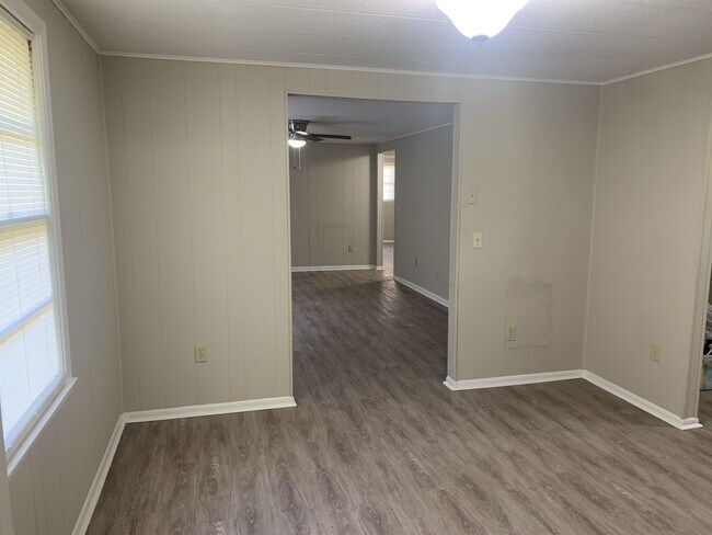 Building Photo - 5555 Russell Ave