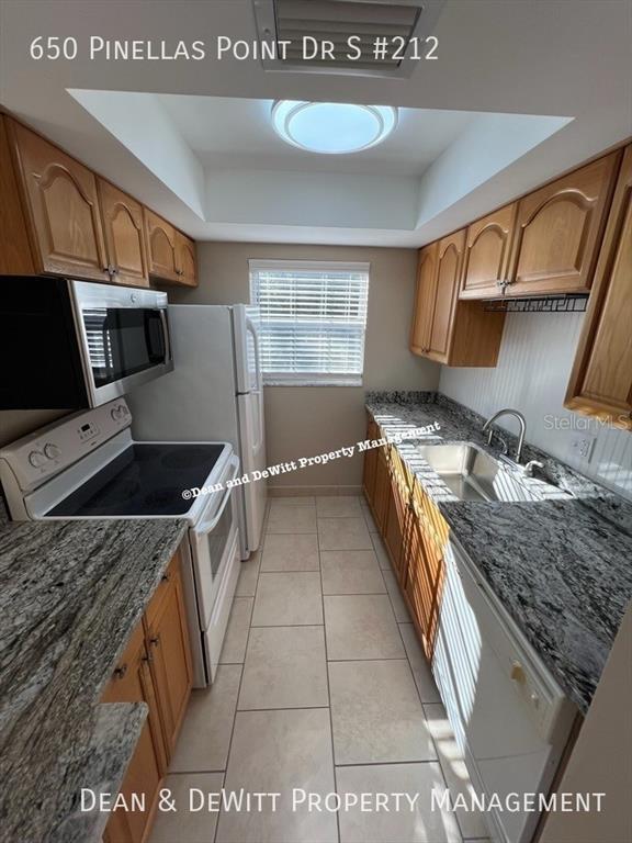 Building Photo - 650 Pinellas Point Dr S