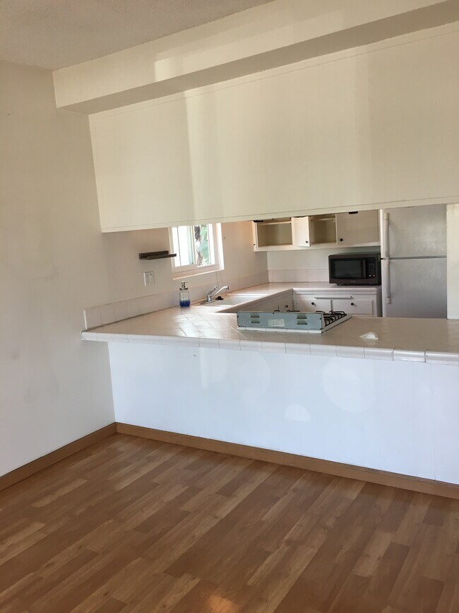 Building Photo - 416 Rosecrans Ave