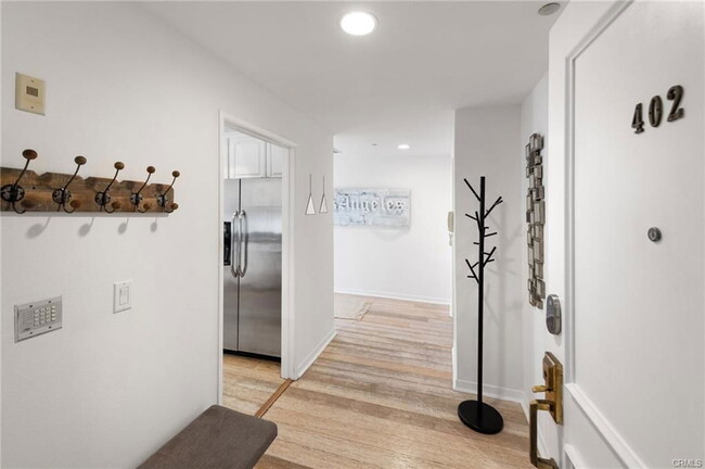 Building Photo - 1401 S Bentley Ave