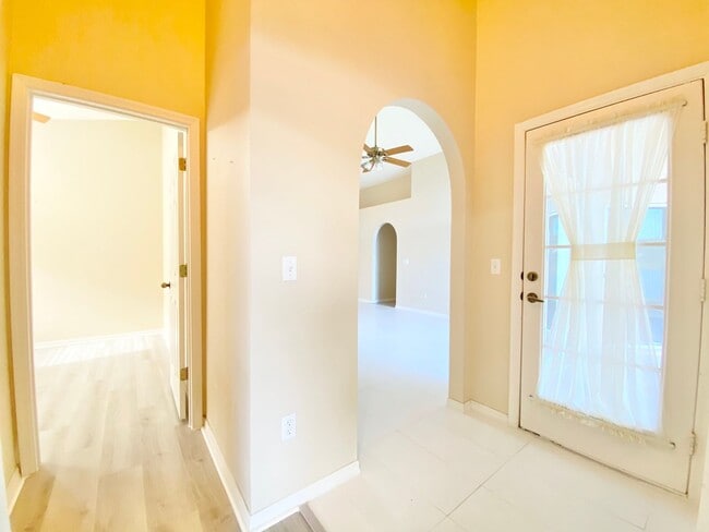 Building Photo - Beautiful Home with Water View in Waterfor...